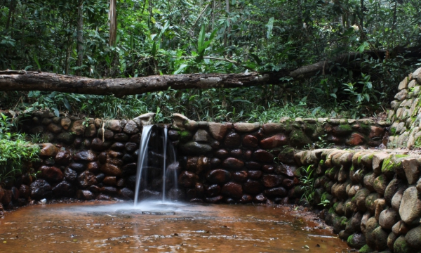 Imagem de uma cachoeira do Riacho do Meio 