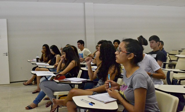 Imagem de alunos na sala co Cursinho Edifique